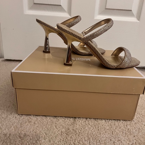 Micheal Kors Evening Gold Glitter Strap Sandals - Picture 3 of 6